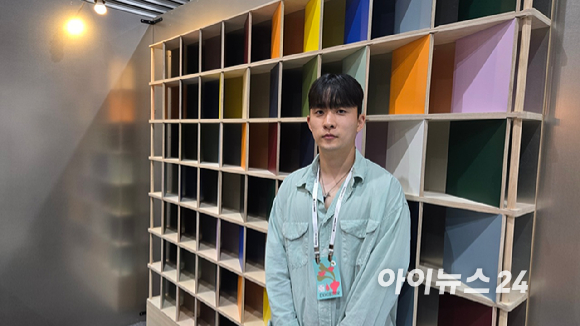 11일 마곡 강서구 코엑스마곡에서 열린 2025 마곡리빙디자인페어를 찾은 방문객들이 부스를 둘러보고 있다. [사진=진광찬 기자]