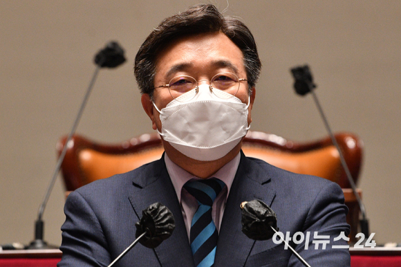 윤호중 더불어민주당 공동비상대책위원장이 12일 오후 서울 여의도 국회에서 열린 정책의원총회에서 모두발언을 하고 있다. [사진=김성진 기자]