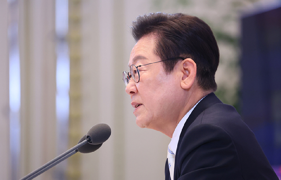 이재명 대통령이 11일 청와대 영빈관에서 열린 취임 100일 기자회견 '회복을 위한 100일, 미래를 위한 성장'에서 발언하고 있다. 2025.9.11 [대통령실통신사진기자단] [사진=연합뉴스]