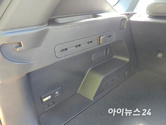 시승 코스 중간 기착지에 전시된 기아 'EV5'. [사진=김종성 기자]