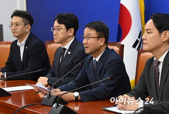 한병도 더불어민주당 당대표 직무대행 겸 원내대표가 28일 서울 여의도 국회에서 열린 원내대책회의에서 발언하고 있다. [사진=곽영래 기자]