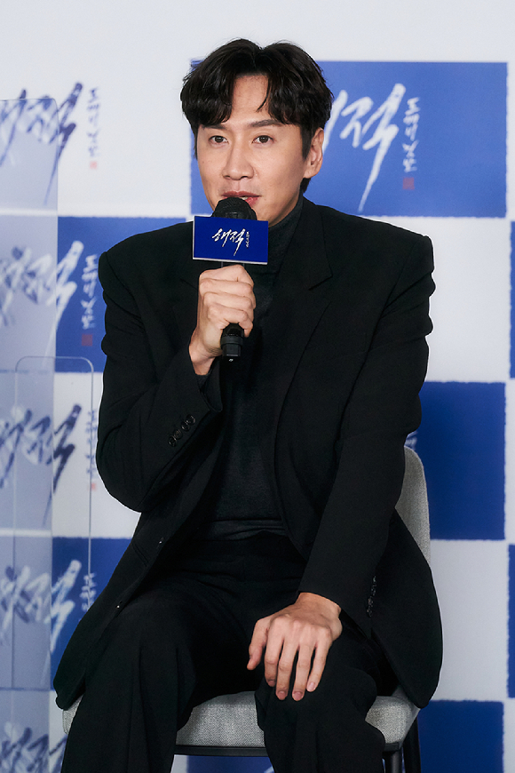 배우 이광수가 29일 온라인으로 진행된 영화 '해적: 도깨비 깃발'(감독 김정훈) 제작보고회에 참석해 소감을 말하고 있다. [사진=롯데엔터테인먼트]