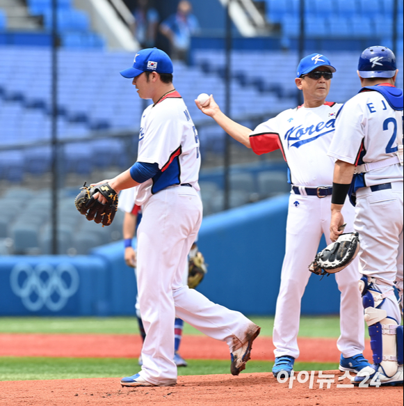 7일 일본 가나가와현 요코하마 스타디움에서 2020 도쿄올림픽 야구 한국과 도미니카공화국의 동메달결정전이 펼쳐졌다. 한국 선발 김민우가 1회초 강판 당하고 있다.