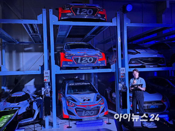 2019년 WRC 레이스에 출전했던 'i20 WRC Coupe'를 통해 실제 당시 주행 상황을 영상과 함께 맵핑 시현하고 있다. [영상=김종성 기자]