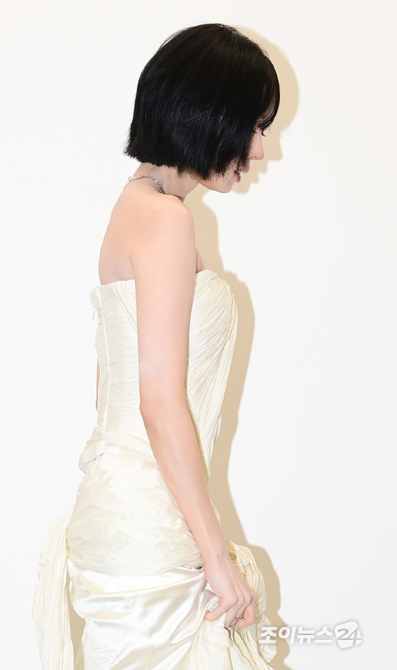 그룹 에스파(aespa) 윈터가 27일 오후 서울 강남구 신사동 인근에서 열린 '킬리안 파리' 도산 플래그십 스토어 오픈 행사에 참석하고 있다. [사진=정소희 기자]