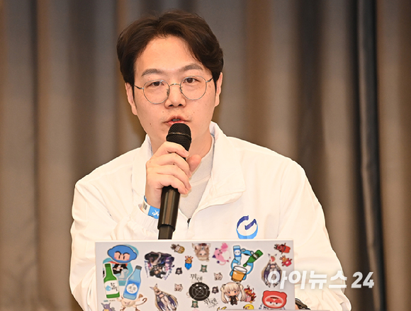 13일 부산 해운대구 벡스코에서 열린 국제게임전시회 '지스타 2025' 공동 인터뷰에서 그라비티 정기동 사업PM이 질문에 답변하고 있다. [사진=곽영래 기자]