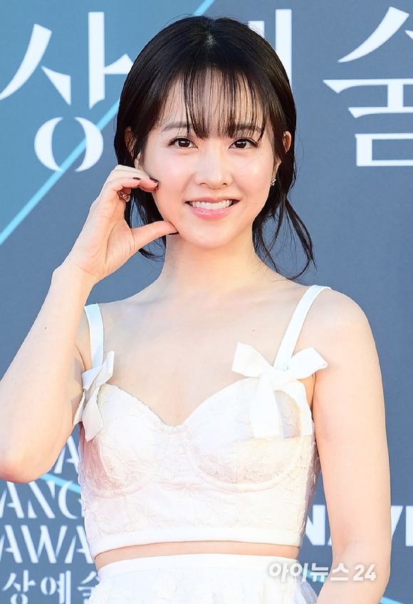 배우 박보영이 8일 오후 서울 강남구 삼성동 코엑스 동문 앞 야외광장에서 열린 '제62회 백상예술대상 with 구찌' 시상식 레드카펫 행사에 참석하고 있다. [사진=정소희 기자]