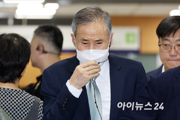이응근 삼부토건 전 대표가 14일 오전 서울 서초구 서울중앙지방법원에서 열린 '주가 조작 혐의' 공판에 출석하고 있다. [사진=사진공동취재단 ]