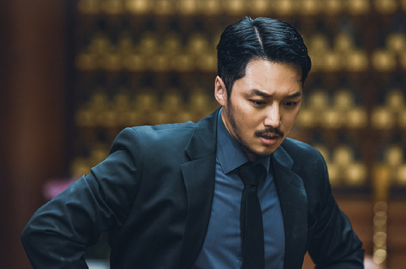 '중간계' 포스터 [사진=CJ CGV㈜]