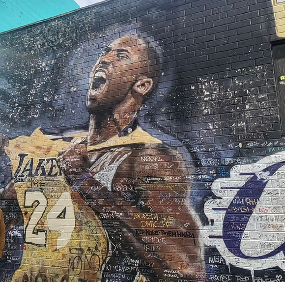 하나투어 '전문가 동반 NBA 직관 여행' 코스에 포함된 코비 브라이언트 벽화. [사진=하나투어]
