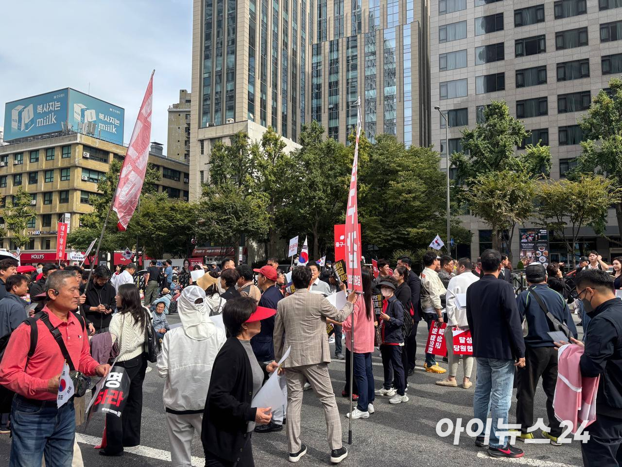 장동혁 국민의힘 당대표가 3일 서울 중구 숭례문 인근에서 열린 이재명 정권 심판 민생회복&middot;안보수호 국민행동대회'에서 발언하고 있다. [사진=김민지 기자]