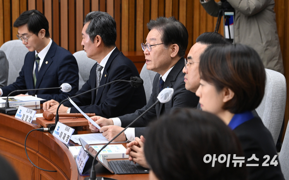 이재명 더불어민주당 대표가 6일 오전 서울 여의도 국회에서 열린 확대간부회의에서 모두발언을 하고 있다. [사진=김성진 기자]