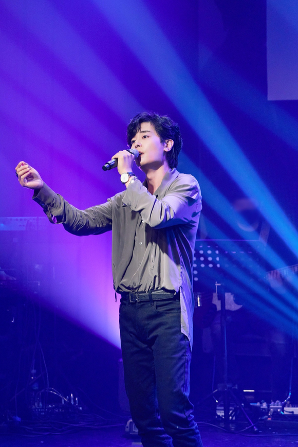 한지상이 단독콘서트 'Music Blended' 무대에 올랐다. [사진=씨제스]