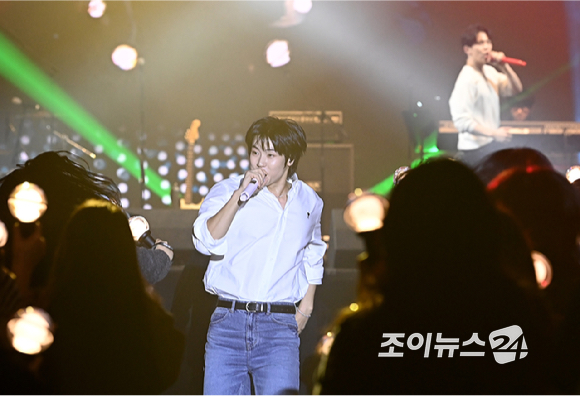 밴드 엔플라잉 이승협이 21일 오후 서울 송파구 잠실학생체육관에서 열린 '2026 JOY콘서트 - 보이스 오브 스프링(Voice of spring)'에서 멋진 무대를 선보이고 있다.고품격 엔터테인먼트 경제지 조이뉴스24와 인터넷종합지 아이뉴스24가 주최하는 '보이스 오브 스프링'은 올해로 세 번째를 맞았다. 이번 공연엔 엔플라잉(N.Flying/이승협, 차훈, 김재현, 유회승, 서동성), 소란(SORAN/고영배), 에이엠피(AxMxP/하유준, 김신, 크루, 주환)가 함께해 현장감이 넘치는 밴드 사운드로 관객과 열렬히 교감했다. [사진=곽영래 기자]