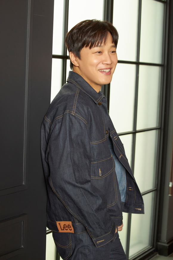 배우 차태현이 영화 '멍뭉이'(감독 김주환) 인터뷰에 앞서 포즈를 취하고 있다. [사진=(주)키다리스튜디오]