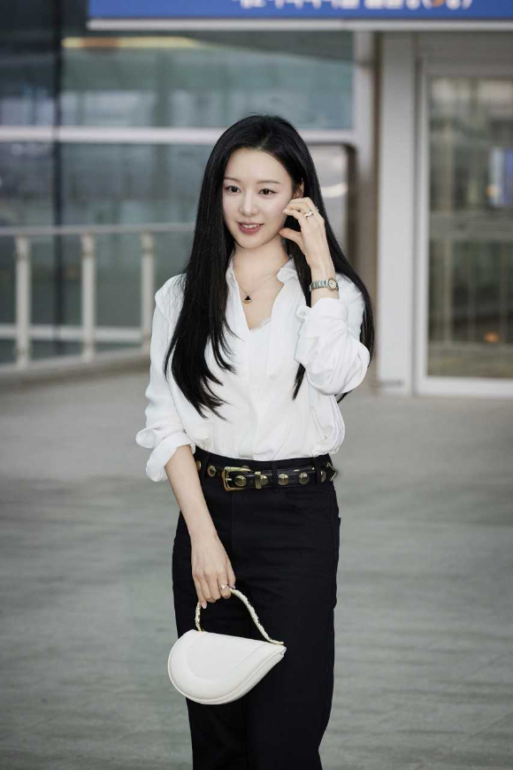 김지원이 불가리 캠페인 촬영을 위해 이탈리아로 출국했다. [사진=불가리 ]