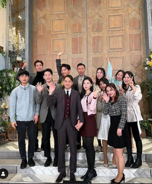 방송인 이혜영이 '돌싱글즈2' 출연진들과 함께 찍은 사진을 게재했다.  [사진=이혜영 인스타그램]