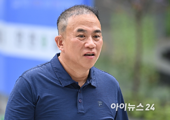 공천개입 의혹을 받는 명태균씨가 31일 오전 서울 종로구에 마련된 김건희 특검팀(특별검사 민중기) 사무실로 조사를 받기 위해 출석하고 있다. [사진=곽영래 기자]