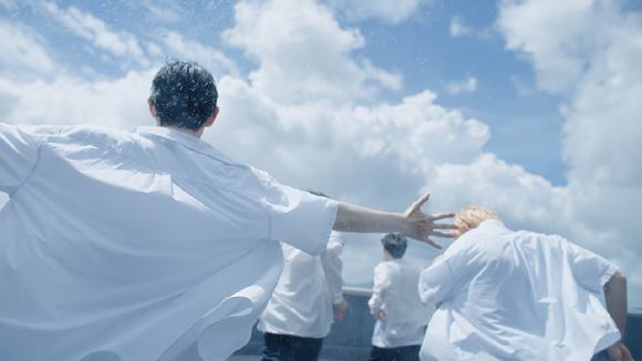 킥플립 '반창고' 뮤직비디오 티저 이미지 [사진=JYP엔터테인먼트]