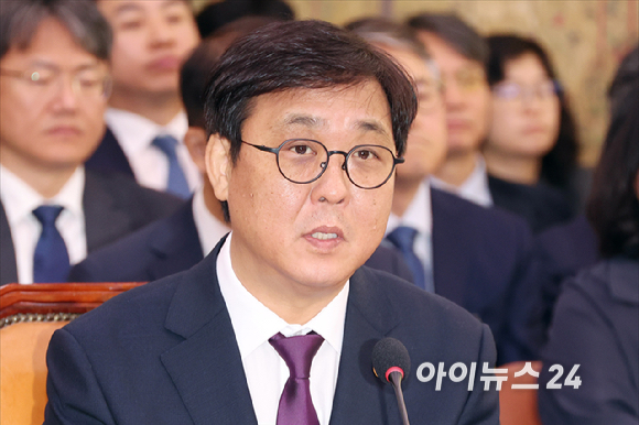 최휘영 문화체육관광부 장관이 29일 서울 여의도 국회에서 열린 국회 문화체육관광위원회의 종합 국정감사에서 질의에 답변하고 있다. [사진=곽영래 기자]