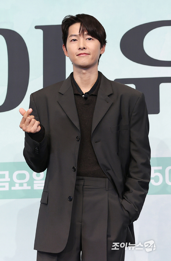 배우 송중기가 4일 오후 서울 구로구 신도림 더 링크 호텔에서 열린&nbsp;JTBC 금요시리즈 '마이 유스' 제작발표회에 참석하고 있다. [사진=정소희 기자]