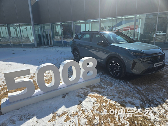 푸조 '올 뉴 5008 스마트 하이브리드'. [사진=김종성 기자]