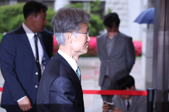 남도문화벨트 골목골목 경청투어에 나선 더불어민주당 이재명 대선 후보가 11일 전남 영암군 학산면 독천낙지거리를 찾아 지지자들에게 인사하고 있다. 2025.5.11 [사진=연합뉴스]