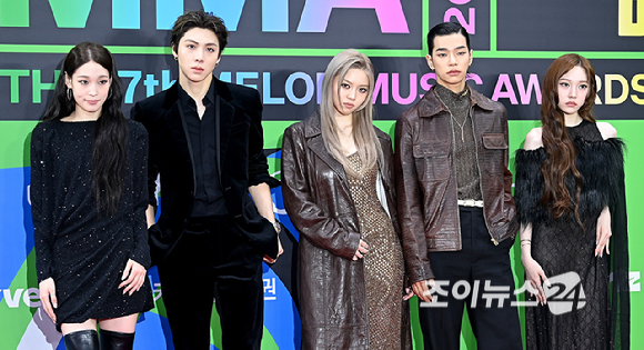 올데이프로젝트가 20일 서울 구로구 고척돔에서 열린 '2025 멜론뮤직어워드(MMA2025)' 레드카펫에서 포즈를 취하고 있다. [사진=곽영래 기자]