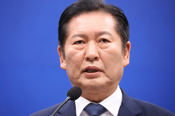 더불어민주당 정청래 대표가 13일 국회에서 기자회견을 하고 있다. 2026.5.13 [사진=연합뉴스]