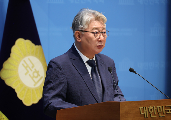 개혁신당 경기도지사 후보로 출마할 조응천 전 의원이 28일 국회 소통관에서 출마 기자회견을 하고 있다. 2026.4.28 [사진=연합뉴스]