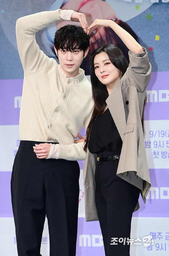 배우 김영대와 이선빈이 16일 오전 서울 상암동 MBC 사옥에서 진행된 MBC 새 금토드라마 '달까지 가자' 제작발표회에 참석하고 있다. [사진=정소희 기자]