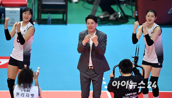 이다현이 23일 오후 광주 페퍼스타디움에서 '도드람 2021~2022' V리그 올스타전에서 세리머니를 하고 있다. [사진=김성진 기자]