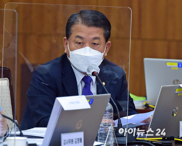 더불어민주당 김병주 국방위 간사가 6일 서울 용산구 청사에서 열린 국회 국방위원회의 합동참모본부에 대한 국정감사에서 질의를 하고 있다. [사진=국회사진취재단]