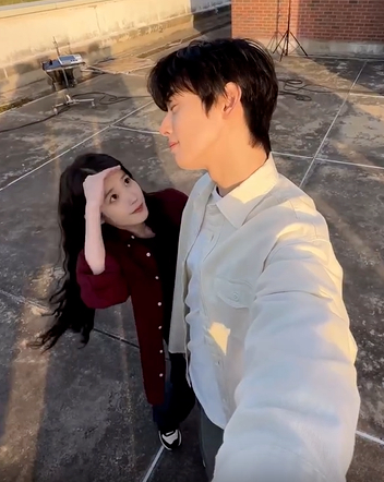 아이유 차은우 [사진=이담엔터테인먼트 SNS]
