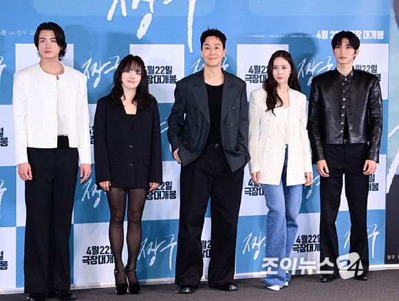 (왼쪽부터)신승호-권소현-정우-정수정-조범규가 16일 서울 CGV 용산아이파크몰에서 열린 영화 '짱구'(정우&middot;오성호 공동 연출) 언론시사회에 참석하고 있다. [사진=정소희 기자]