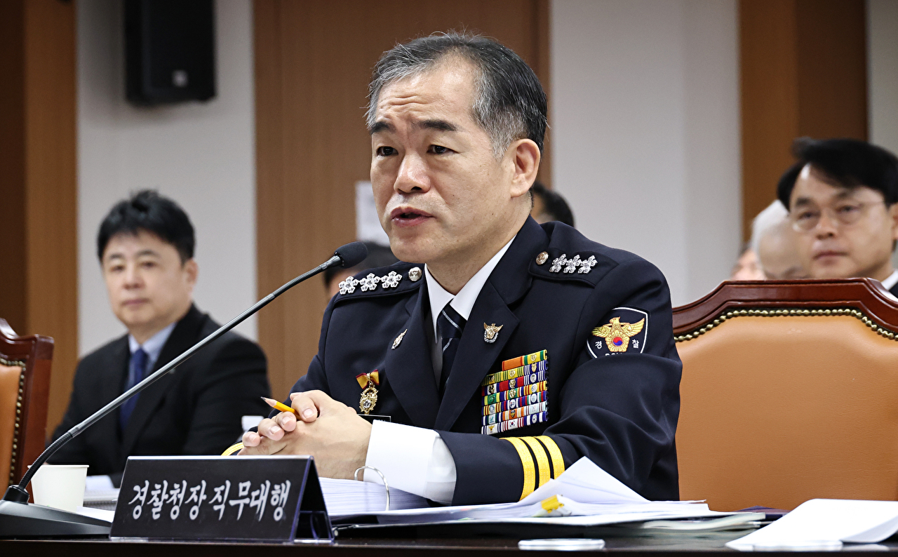 김종철 경찰청장 직무대행이 12일 서울 서대문구 경찰청에서 열린 국회 행정안전위원회 경찰청 대상 국정감사에서 의원들의 질의에 답하고 있다. 2026.10.12 [사진=연합뉴스]
