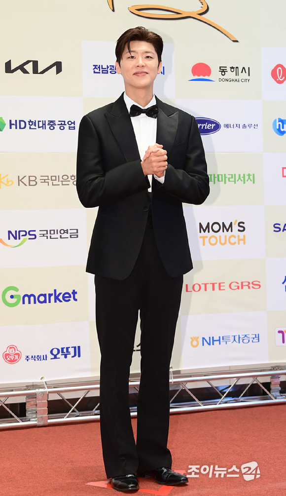 가수 박지현이 21일 오후 서울 마포구 상암동 중소기업중앙회 DMC타워에서 열린 '2026 방송광고페스티벌'에 참석해 포토타임을 갖고 있다. [사진=정소희 기자]