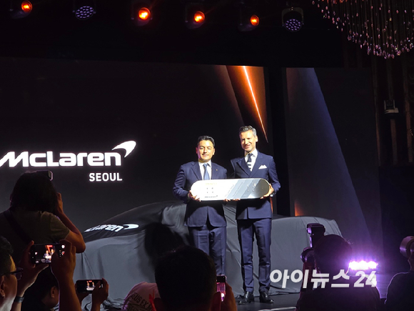 맥라렌 '아투라 스파이더(Artura Spider)' 정측면. [사진=김종성 기자]