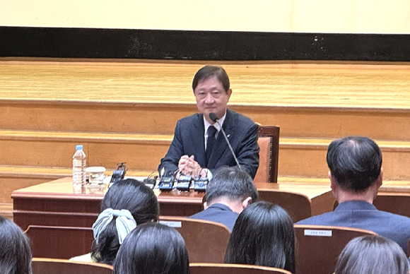 이찬진 금융감독원장이 1일 금융감독원 대강당에서 열린 기자간담회에서 모두발언을 하고 있다. [사진=임우섭 기자]