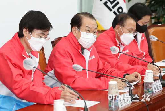 권영세 국민의힘 선거대책본부장이 10일 오전 서울 여의도 국회에서 열린 제1차 중앙선거대책본부 회의에서 모두발언을 하고 있다. [사진=김성진 기자]