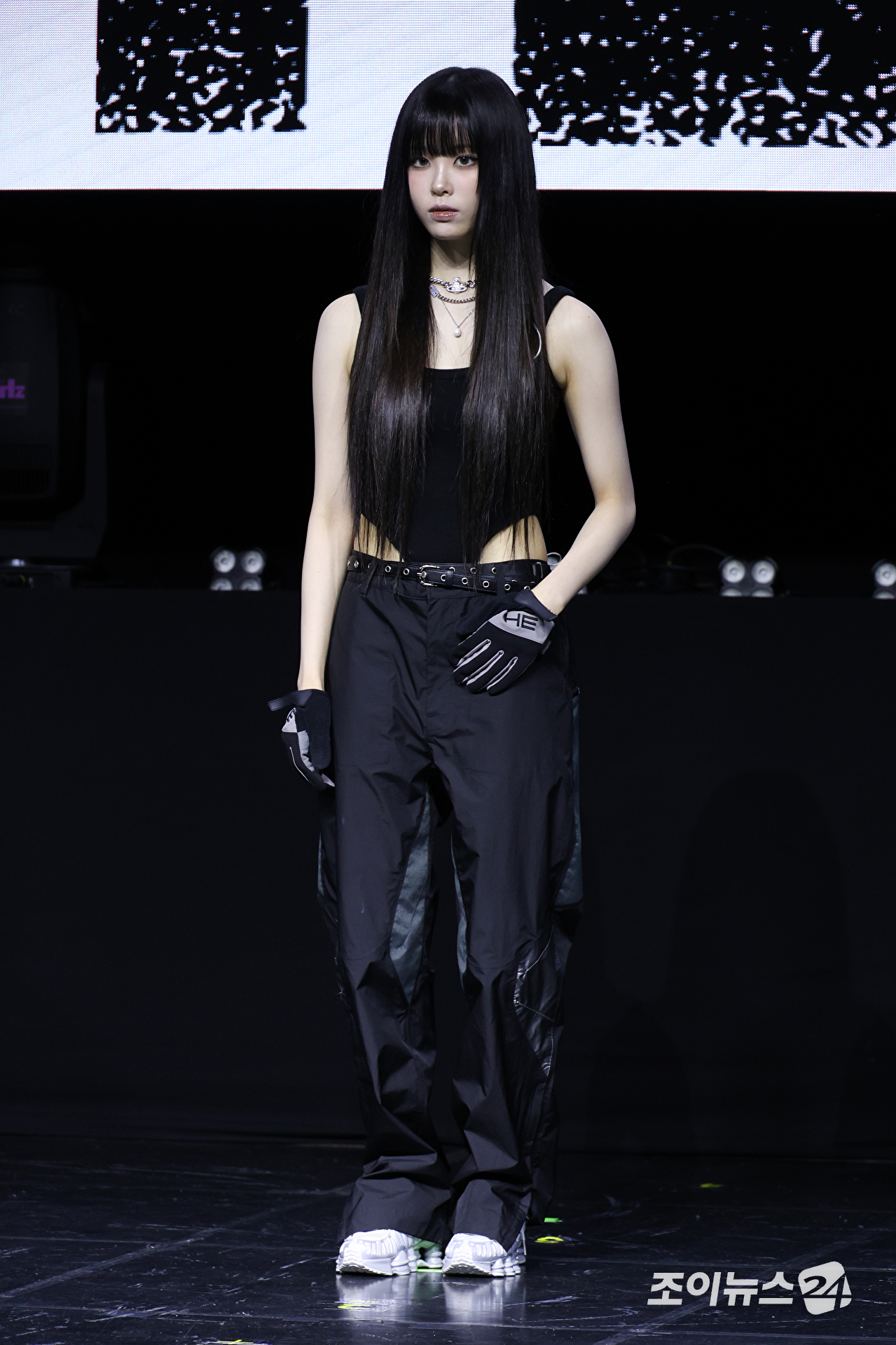 그룹 키비츠 김유나가 30일 오후 서울 서대문구 창천동 예스24 원더로크홀에서 진행된 AOMG 1호 걸크루 키비츠(Keyveatz) 데뷔 앨범 '옥시_젠'(OXY_GEN) 발매 기념 쇼케이스에 참석해 포즈를 취하고 있다. [사진=문수지 기자]