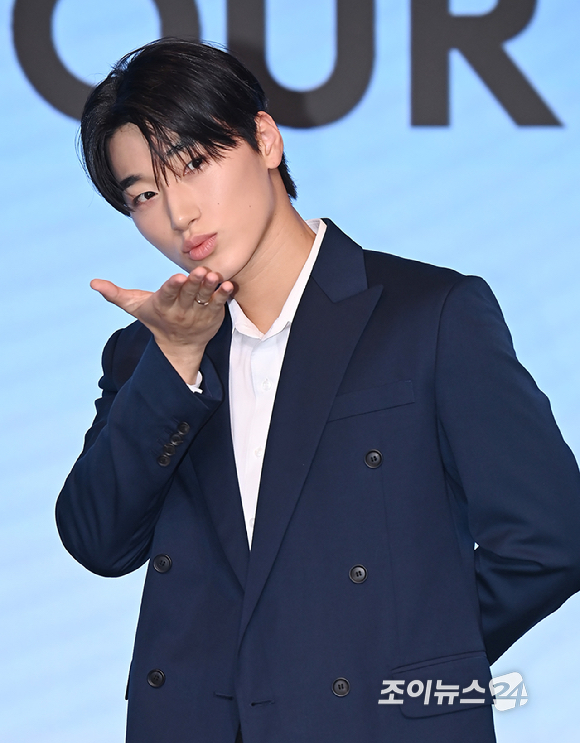 그룹 에이티즈 산이 12일 오후 서울 마포구 호텔 나루 서울 엠갤러리에서 열린 미니 12집 '골든 아워 : 파트 3'(GOLDEN HOUR : Part.3) 앨범 발매 기념 기자간담회에서 포즈를 취하고 있다. [사진=곽영래 기자]