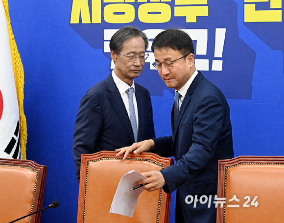 한병도 더불어민주당 원내대표가 14일 서울 여의도 국회에서 열린 정책조정회의에 참석하고 있다. [사진=곽영래 기자]