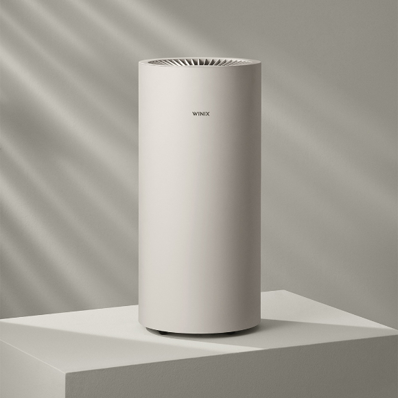 위닉스는 프리미엄 인버터 컴프레셔를 적용한 '뽀송 인버터 16L' 제습기를 출시했다. [사진=위닉스]