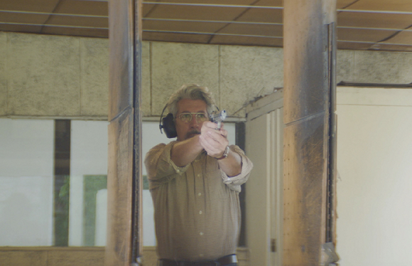 오는 21일 개봉하는 영화 믿거나 말거나, 진짜야 속 주인공 레아 드루케(마리 역&middot;왼쪽)와 알랭 샤바(알랭 역)가 같은 곳을 바라보고 있다. [사진=엠엔엠인터내셔널]