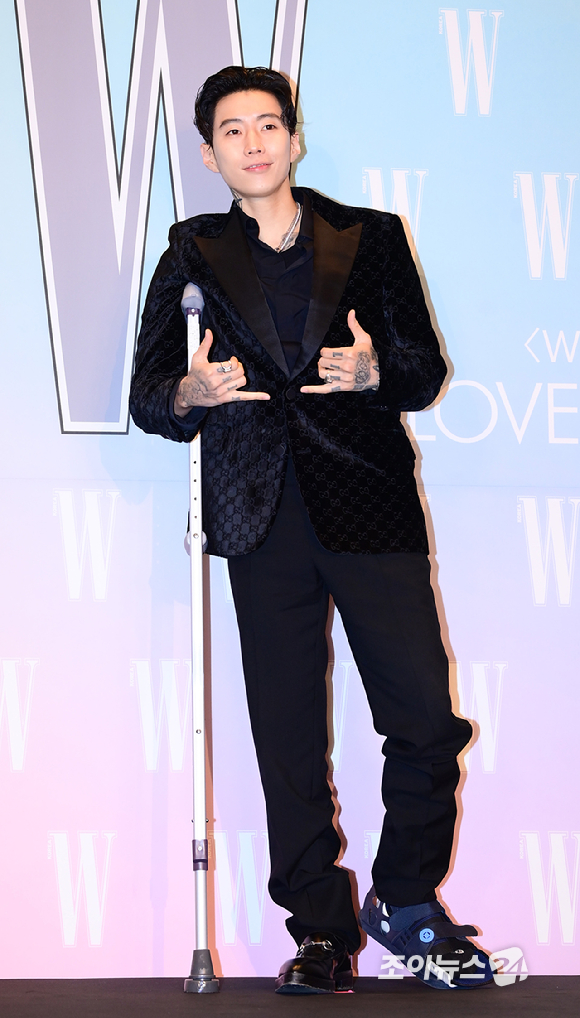 가수 박재범이 15일 오후 서울 종로구 포시즌스 호텔에서 열린 제20회 유방암 인식 항상 캠페인 자선 행사 'LOVR YOUR'에 참석하고 있다. [사진=정소희 기자]