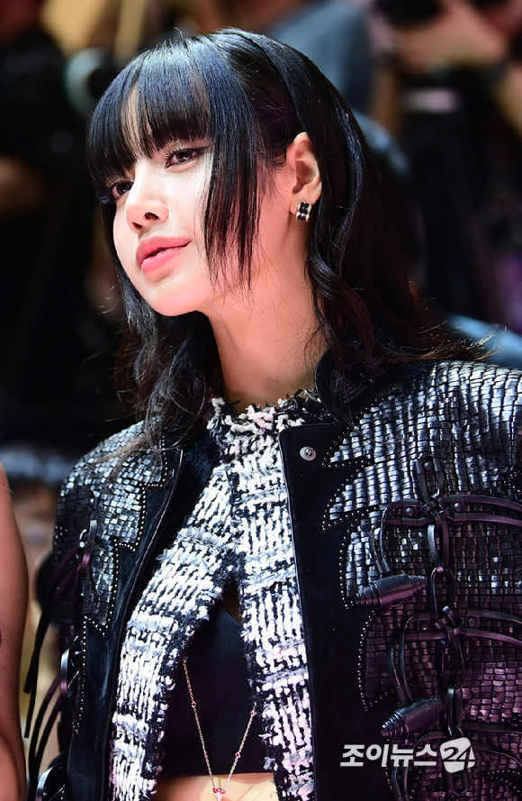 그룹 블랙핑크(BLACK PINK) 리사가 9일 오후 서울 영등포구 타임스퀘어 영등포점에서 진행된 '본 핑크 인 시네마스(BORN PINK IN CINEMAS)' 핑크 카펫 행사에 참석하고 있다. [사진=정소희 기자]