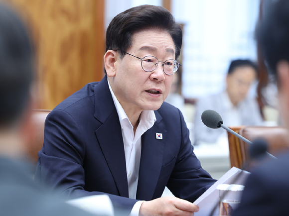 이재명 대통령이 10일 청와대에서 열린 메가프로젝트 민관합동 제2차 점검회의에서 발언하고 있다. 2026.8.10 [청와대통신사진기자단] [사진=연합뉴스]