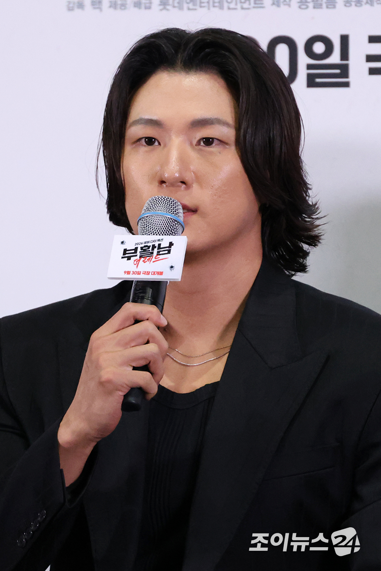 배우 신승호가 16일 오후 서울 송파구 롯데시네마 월드타워점에서 진행된 영화 '부활남: 더 레드'(감독 백종열) 언론시사회에 참석해 포즈를 취하고 있다. [사진=문수지 기자]