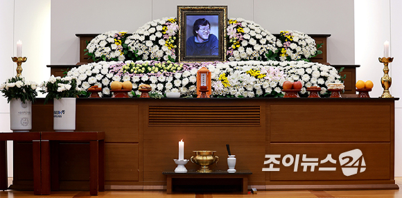 뇌출혈 투병 끝에 별세한 '드라마계 거장' 故 안판석 감독의 빈소가 14일 서울대병원 장례식장에 마련됐다. [사진=사진공동취재단]